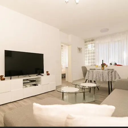Modern Oasis سبليت